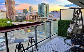 Luxury Dt, 2 Bedroom Deal, Private Balcony, Full Kitchen, Gym - Free Parking